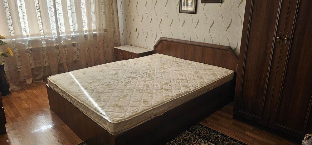 Продам ковать с матрасом 160см × 200см