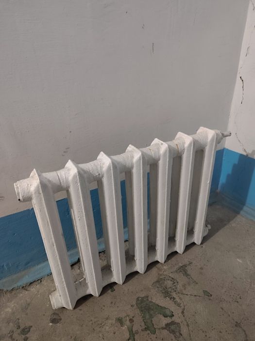 Продам чугунную батарею