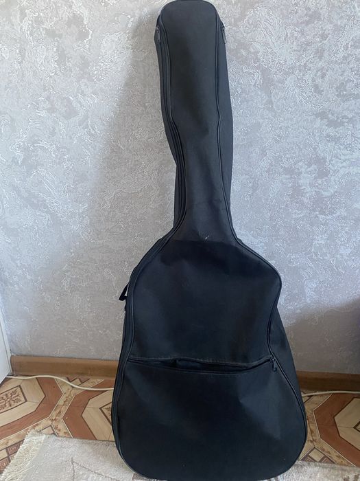 Продам гитару с чехлом