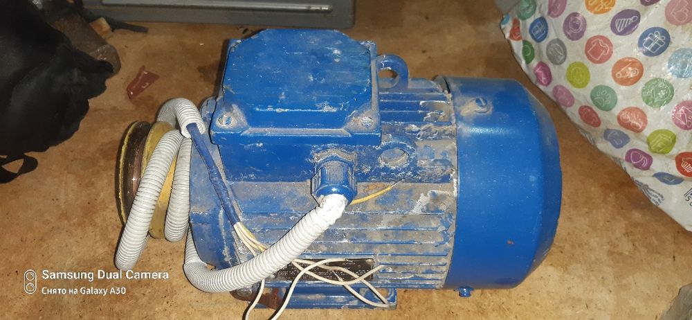 Продам электродвигатель. 0.6 квт. 700 об.м.