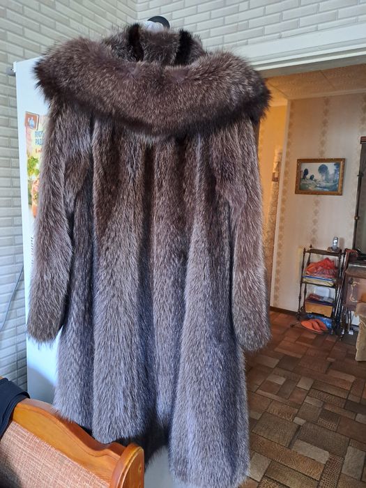Срочно  продам  енотовую шубу
