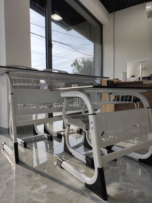 Школьная парта, стул