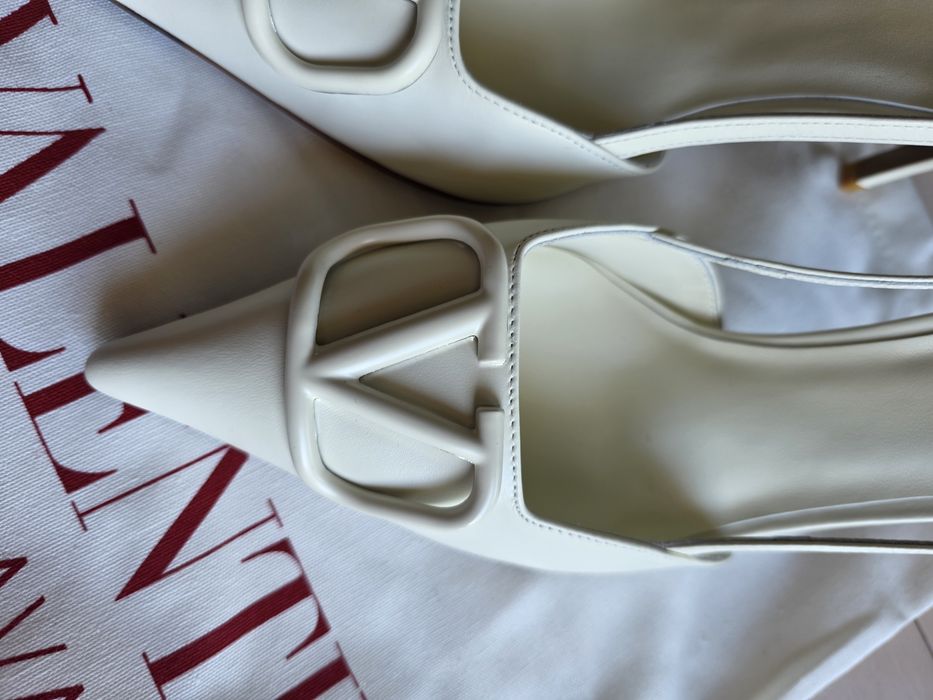 Valentino VLogo бели обувки, размер 39 — нови