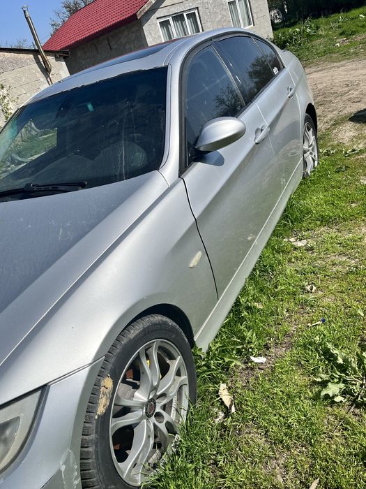 Vand bmw e 90 pentru dezmembrare