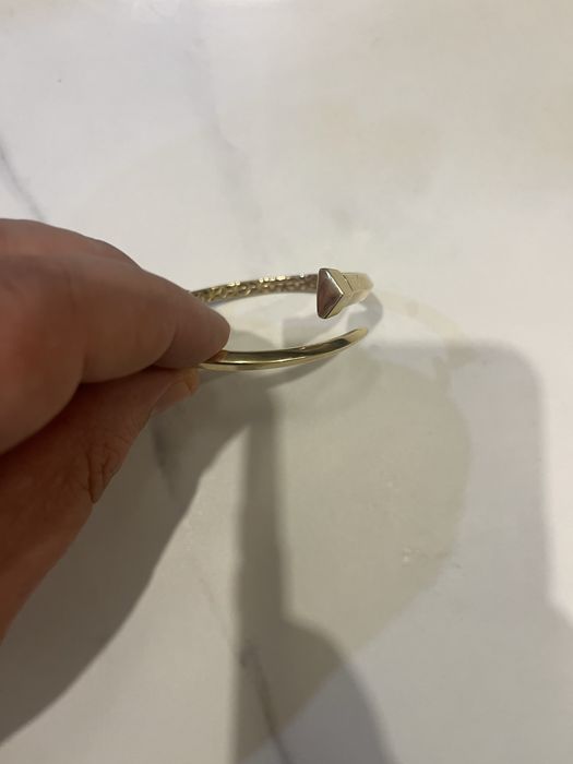 Златна гривна и колиета