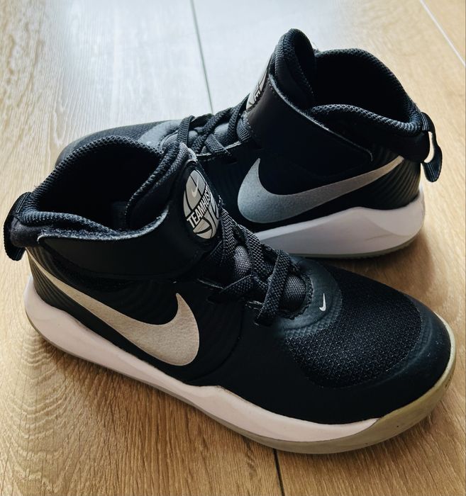 Nike кецове Team Hustle D 9 , номер:30-18,5см- ДОБРО СЪСТОЯНИЕ