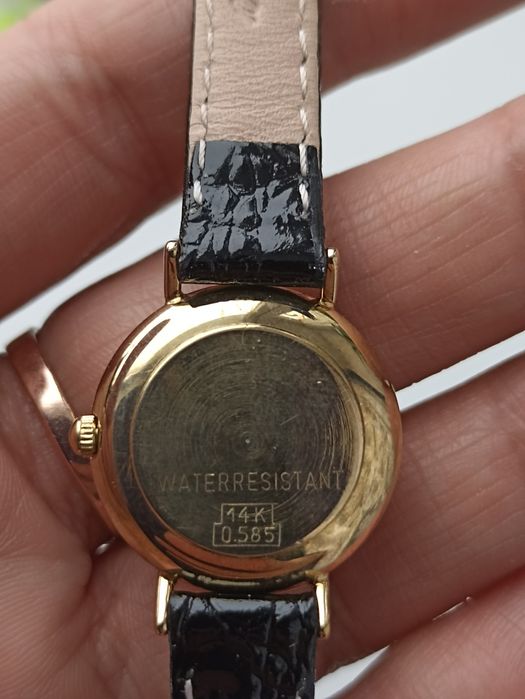 Продам часы  женские