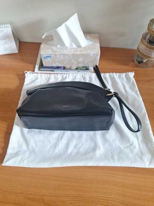 Geantă Furla Erica Pouch – Piele Naturală Neagră, Elegantă (Include Dustbag)