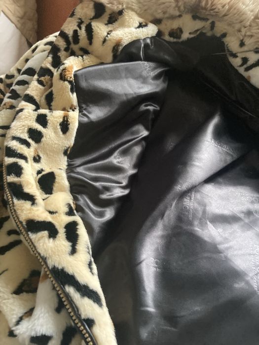 Capa blana artificiala groasa ,bine intretinuta fara urme de uzura