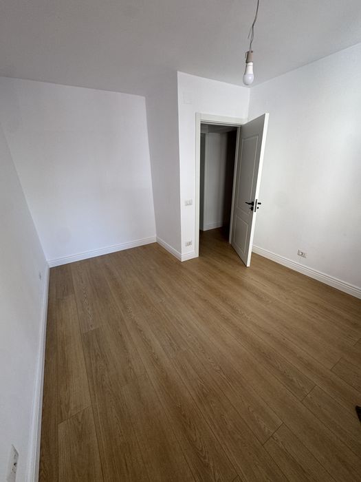 Vând Apartament 2 Camere Ultracentral – 45 mp, Renovat Integral, Încălzire în Pardoseală
