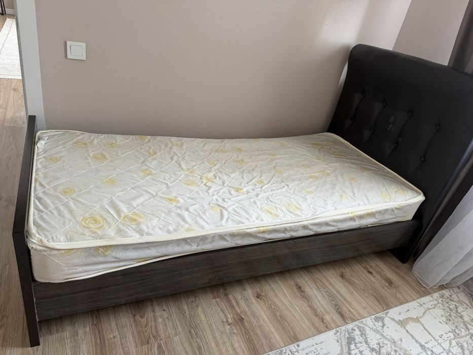 Кровать продается или даром
