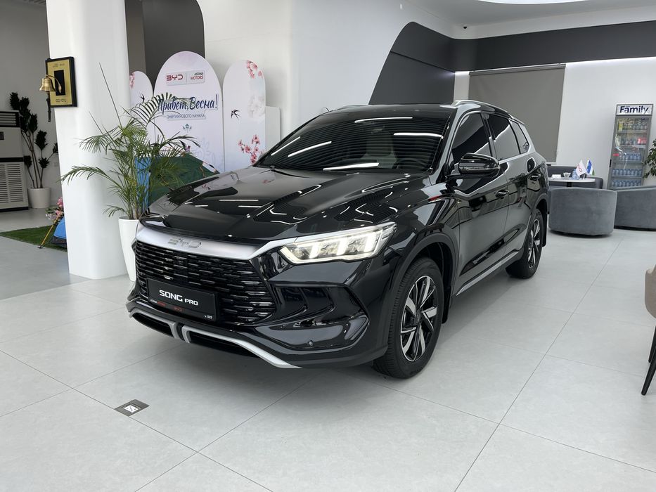 BYD Song Pro DM-i 71 Km Flagship в официалном диллерсом автосалоне BYD
