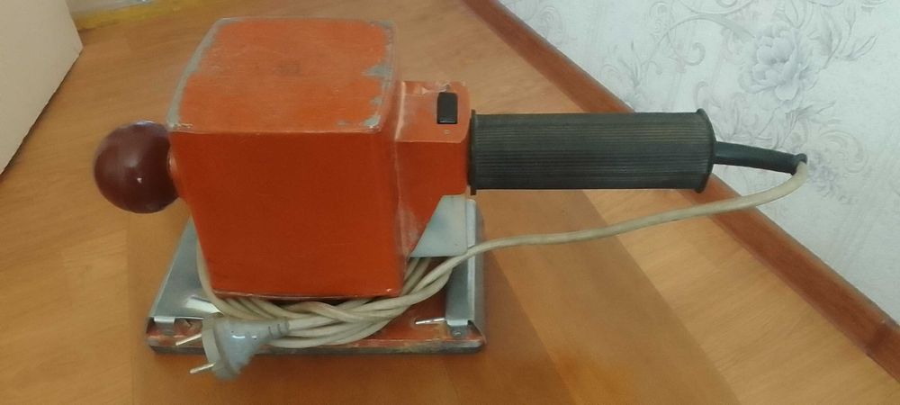 Продам советскую шлифовальную машинку.