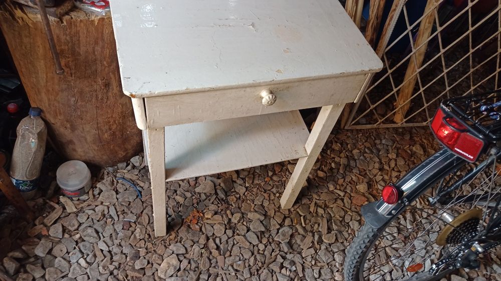 Vind mobilier din lemn