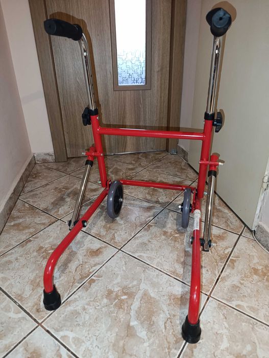 Ортопедична проходилка за деца