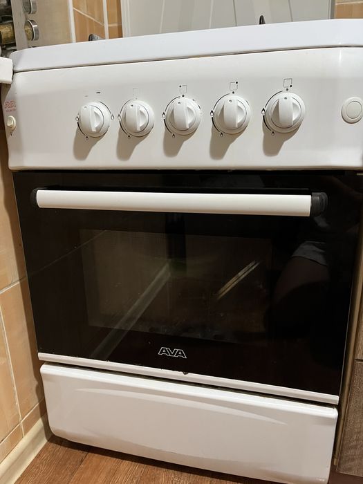 Продам газовую плиту