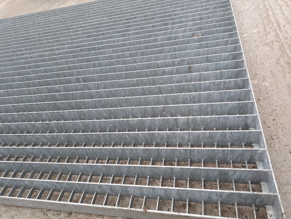 Gratare zincate la diferite dimensiuni debitam la dimensiunea dorită d