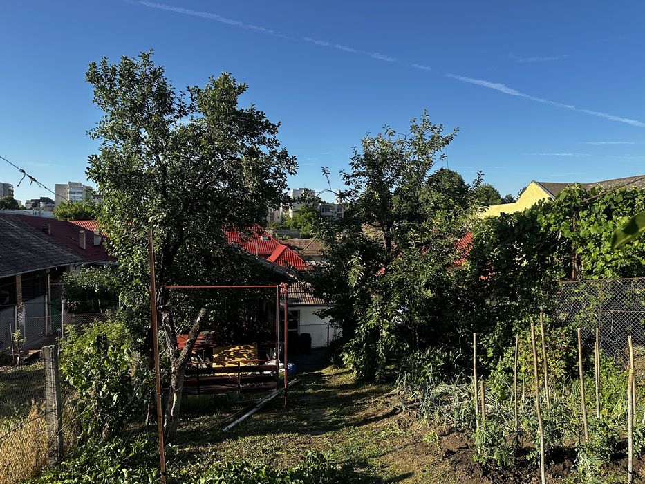 De vanzare casa cu 2 camere in zona centrala