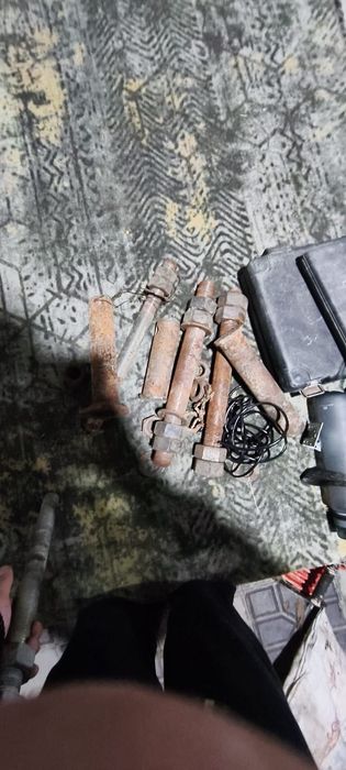 Болты для крана  .