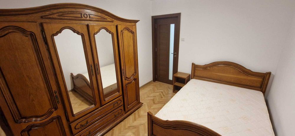 Inchiriez apartament 3 camere central