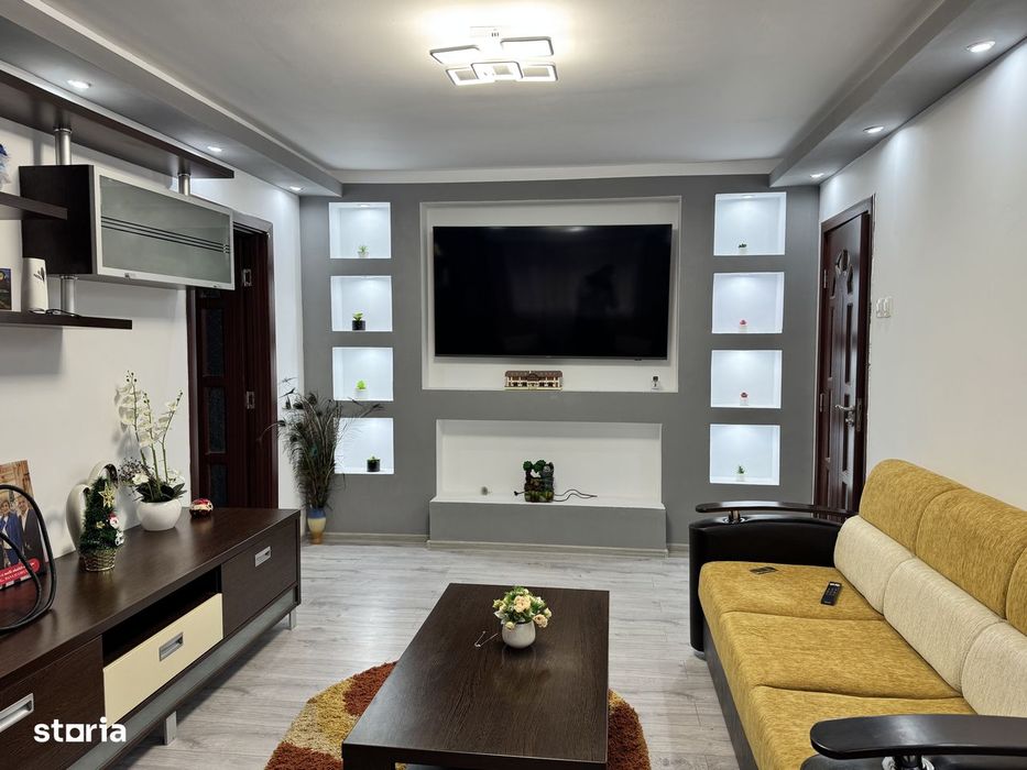 Apartament 4 camere, balcon, 110 mp, etaj 4