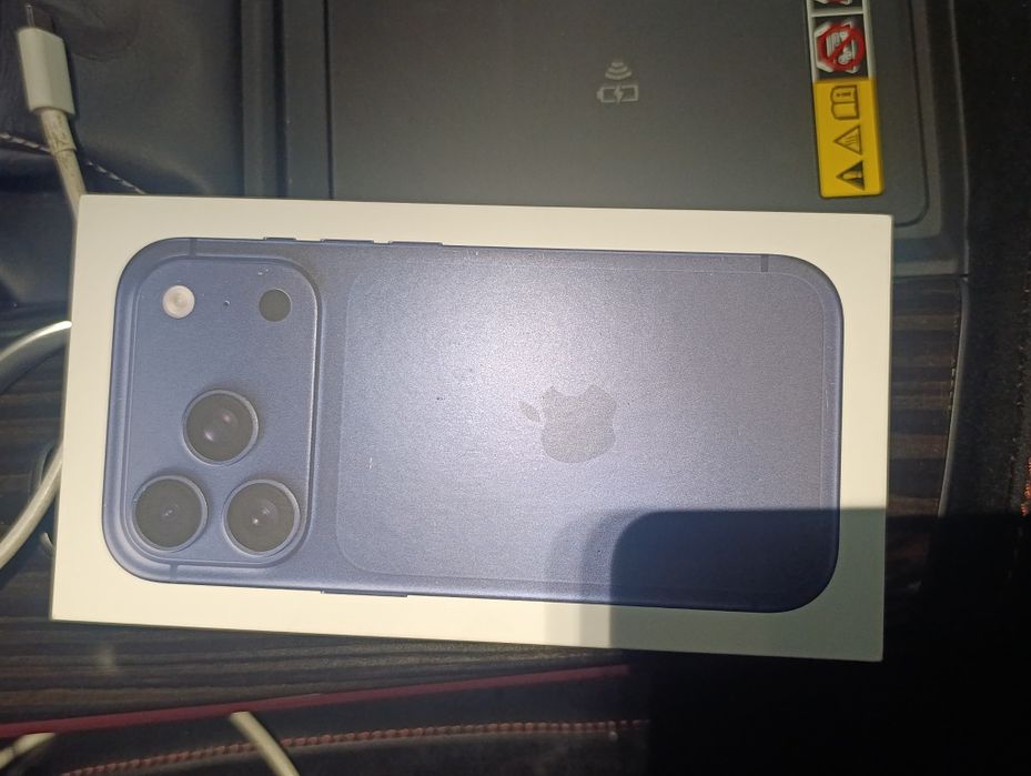 Срочно продам новый Айфон 17 512 gb