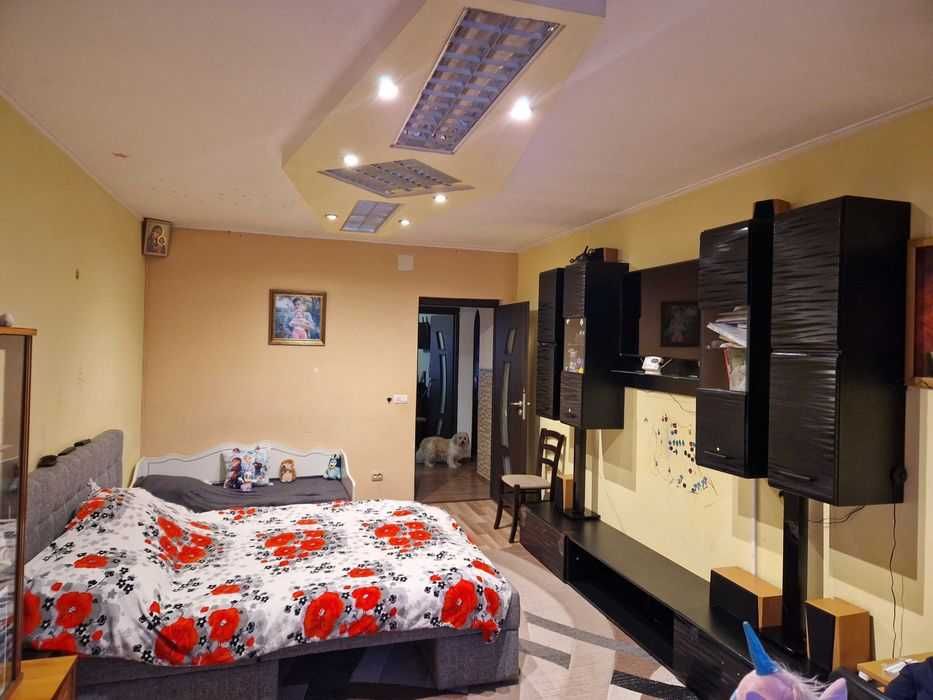 Apartament 3 camere Decomandat