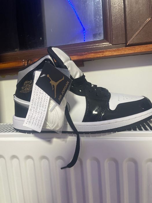 Adidasi Barbati Nike Jordan 1  Mid Negru & Alb