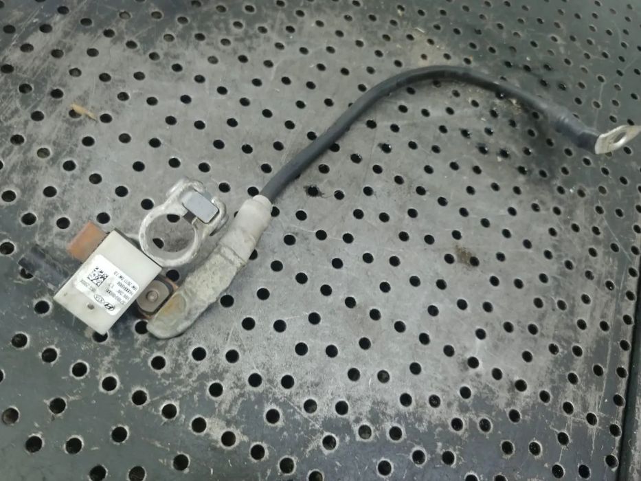 borna batere minus cu capsa pirotecnica  1.0 b g3la hyundai i10 ba 37180-b9000