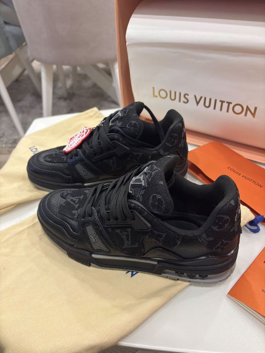 LOUIS VUITTON Trainer Sneaker Black