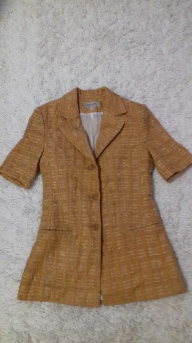 Сака и връхни дрехи на ниски цени