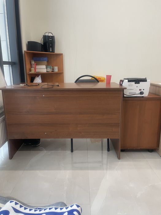 Продам стол офисный