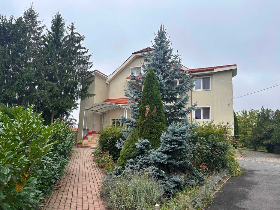 Clinică medicală autorizată, 1.000 mp, parcare amenajată