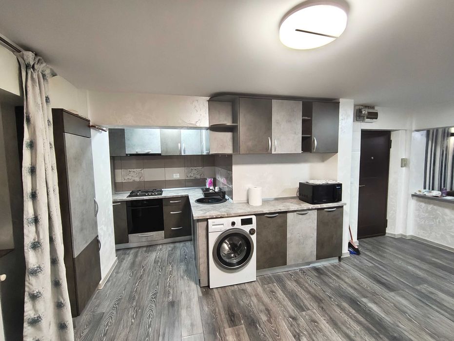 Inchiriez Apartament 3 Camaere  Spatios Zona Stadion