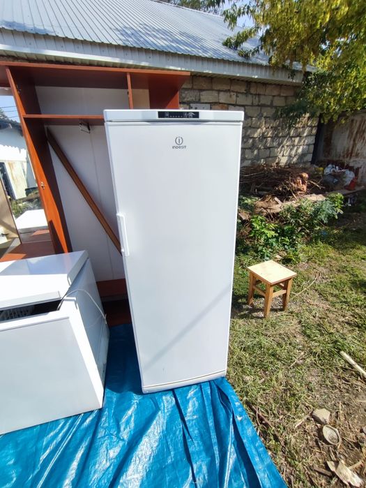 Морозильная камера Indesit SFR 167 NF C