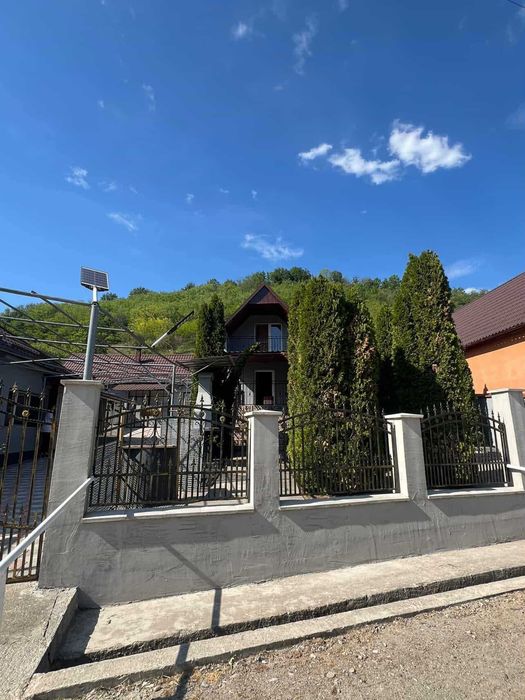 De vânzare – Două case moderne pe același teren în Târna Mare