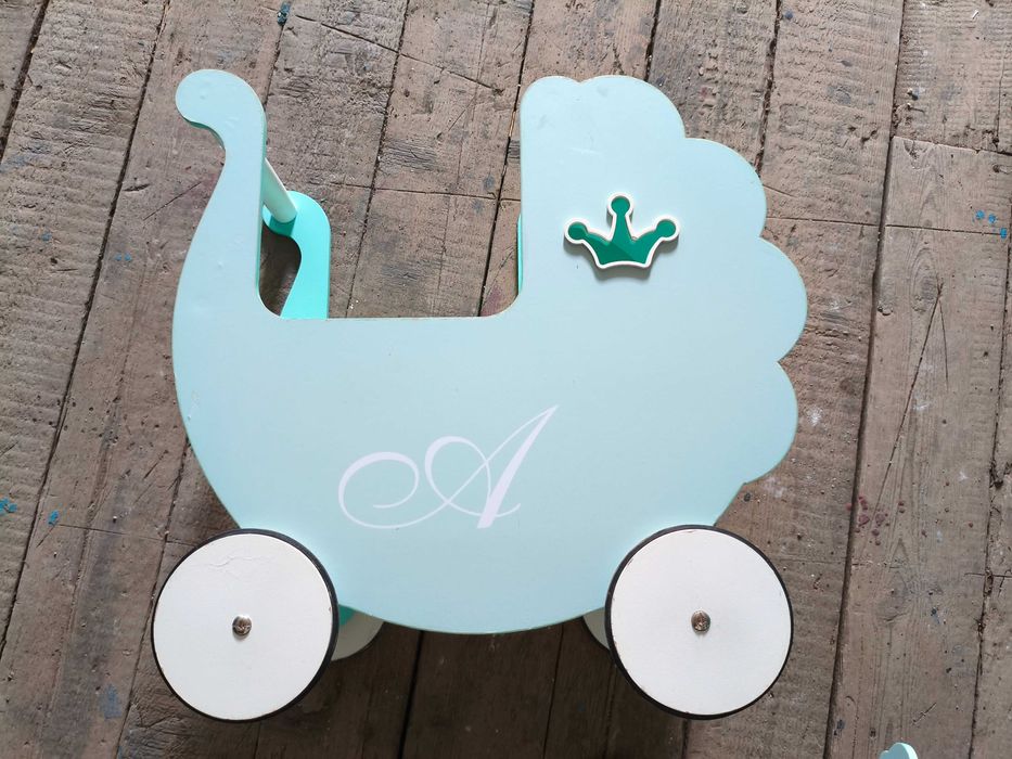 Детская кроватка и коляска