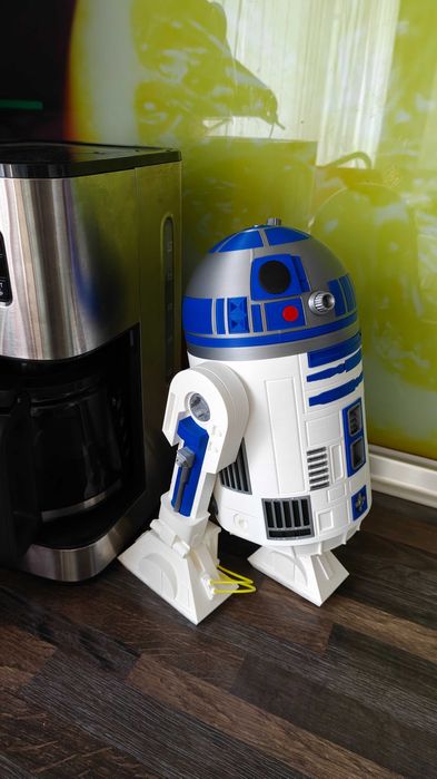 3D принтиран модел R2-D2 от Star Wars – височина 32 см