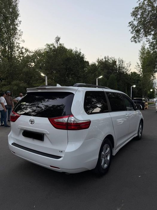 Toyota Sienna 350