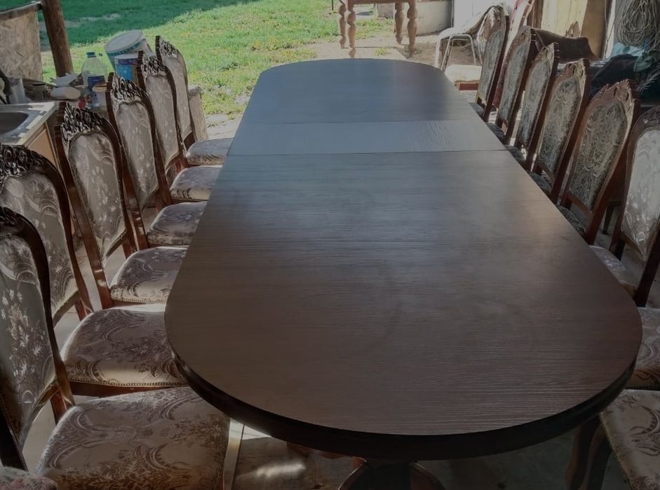 Стол в гостиную со стульями