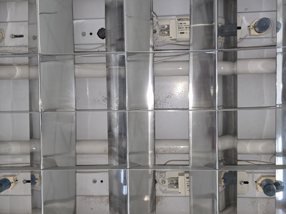 Продам на лом светильники потолочные