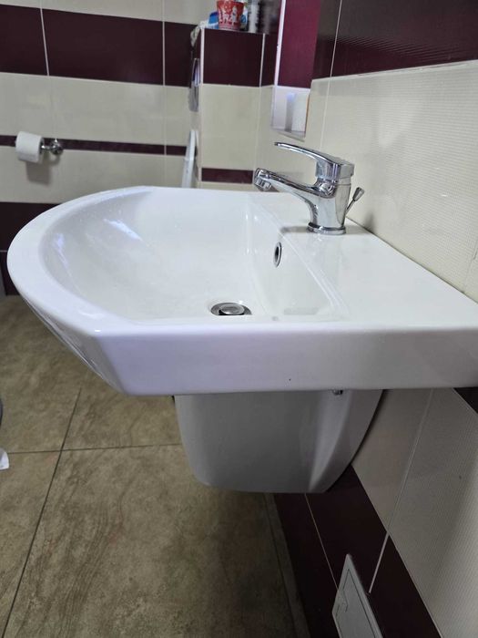 Chiuveta baie suspendata + baterie + dop – stare foarte buna