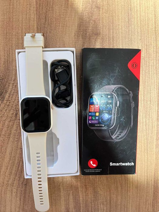 Бял Смарт часовник , нов