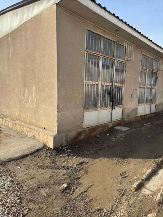 Ситора бозорида магазин сотилади