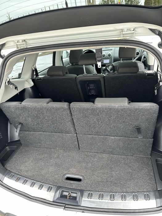 Nissan Qashqai 7 locuri panoramic.