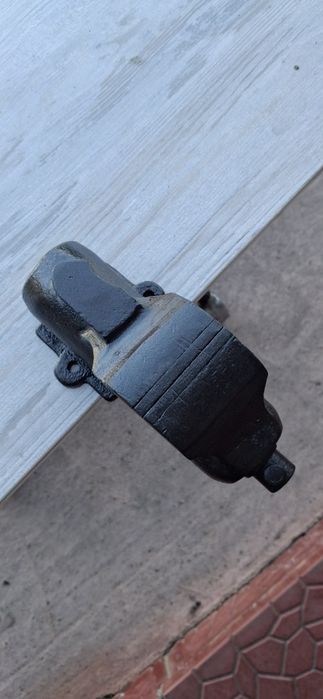 Тиски. Резьбонарезной инструмент.