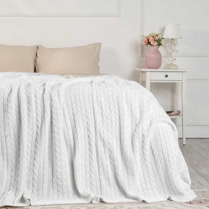 плед вязаный белый