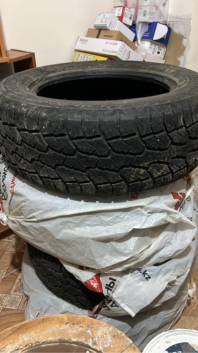 Продам резину липучка 265/60R18
