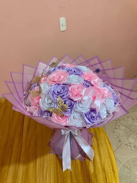 Buchete de trandafiri satin și spumă personalizați