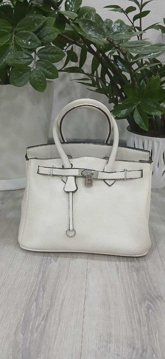 Женская сумка в хорошем состоянии